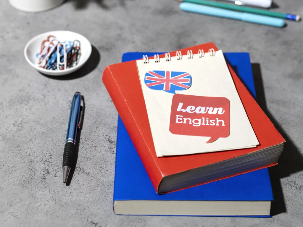 учебник по англиски јазик и пенкало